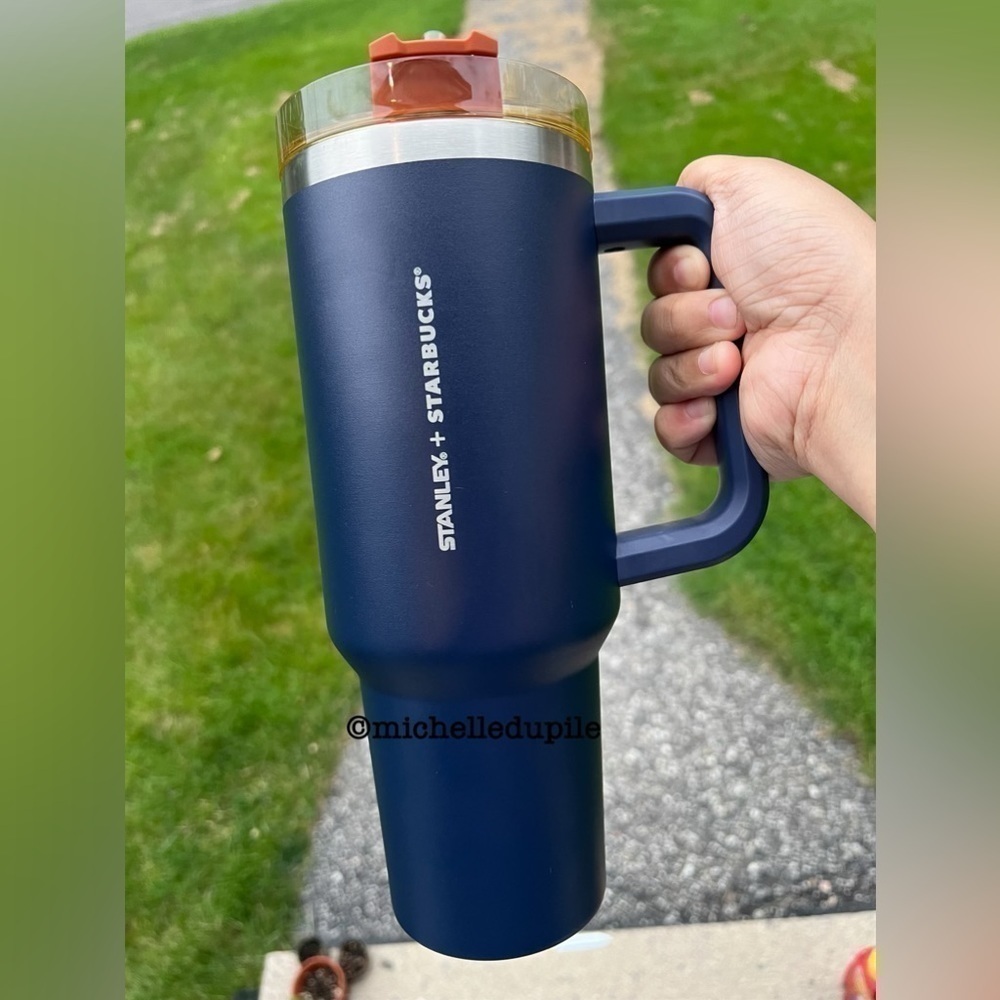 STANLEY x Starbucks navy exclusive PHILIPPINES RELEASE - Picture 4 of 17